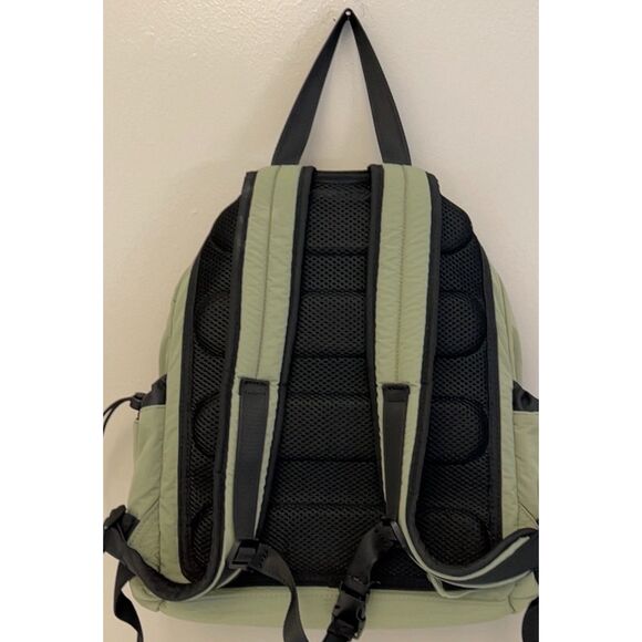 NWOT C&C California backpack. - Picture 3 of 9